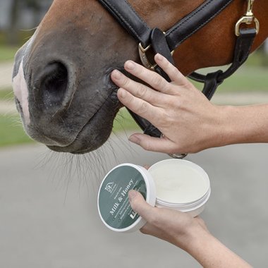 Plejemidler og tilskud til hov, hud/pels, øjne og mund,  man/hale og fluespray